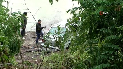 Bartın'da baba ve oğullarının can verdiği kazada otomobil düştüğü barajdan çıkarıldı