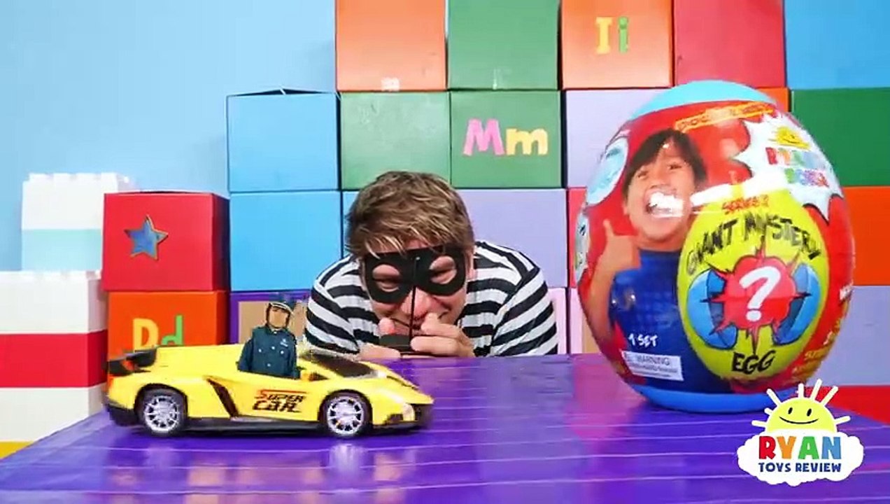 Ryan Pretend Play Police Office in the mini toy car!!!!