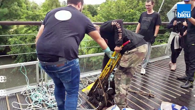Partie de pêche à l'aimant, au quartier des Sablons, au Mans