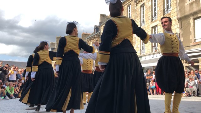Saint-Loup : Spectacle des cercles de Carhaix, Landivisiau, Monfort-sur-Meu et La Maugon