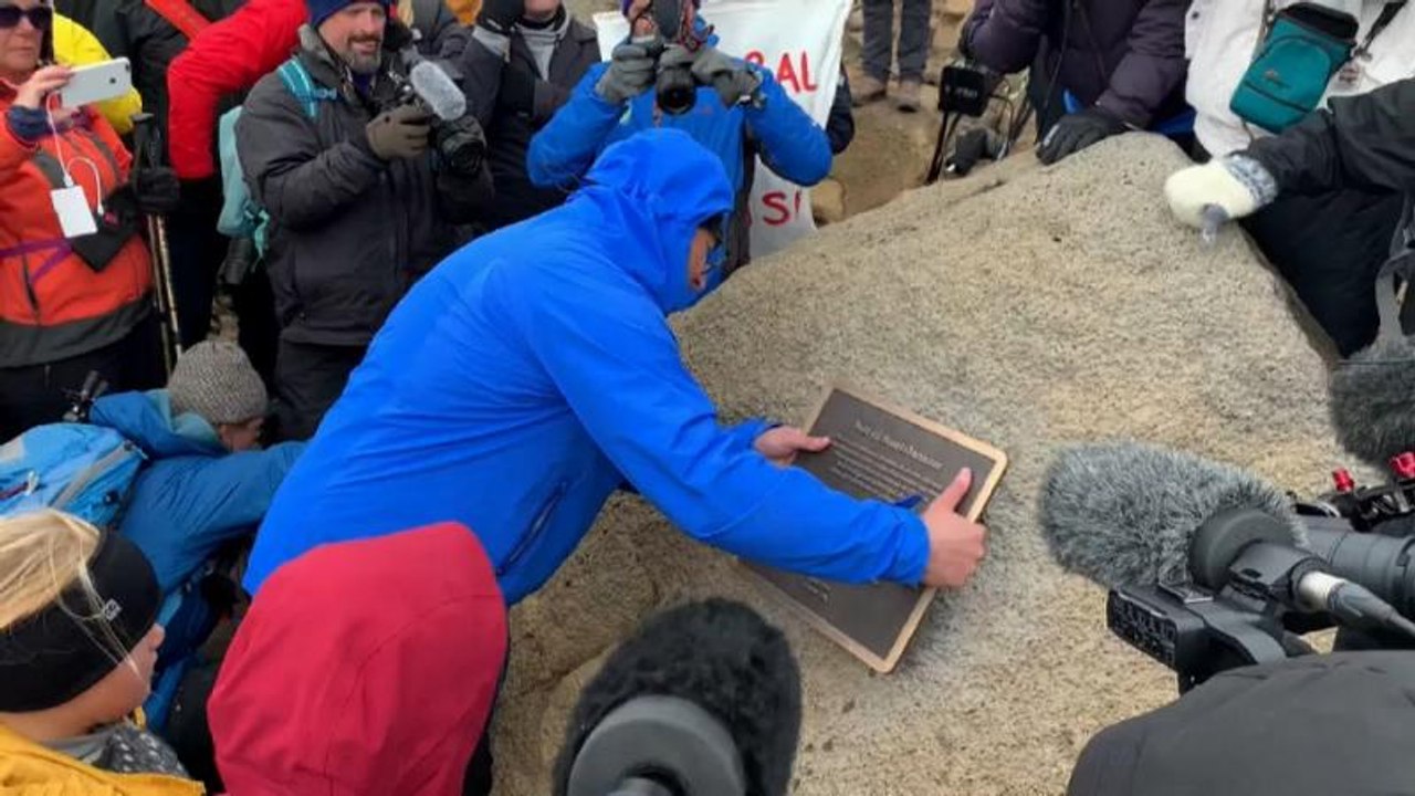 Islanda: una targa commemorativa per non dimenticare il ghiacciaio Okjökull