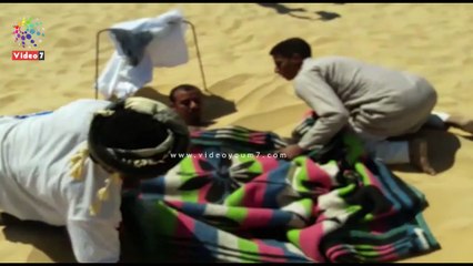 إقبال على حمامات رمال جبل الدكرور فى واحة سيوة لعلاج العظام