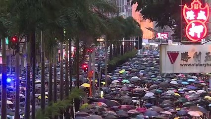 Una represión como la de Tiananmen en Hong Kong dañaría un acuerdo comercial con Pekín, avisa Trump