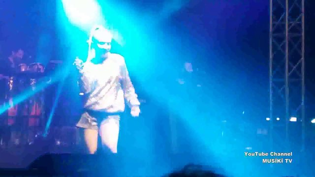 ECE SEÇKİN - Rengarenk (Sertab Erener cover) (Konser/Canlı) @Antalya Sahil Park - HD