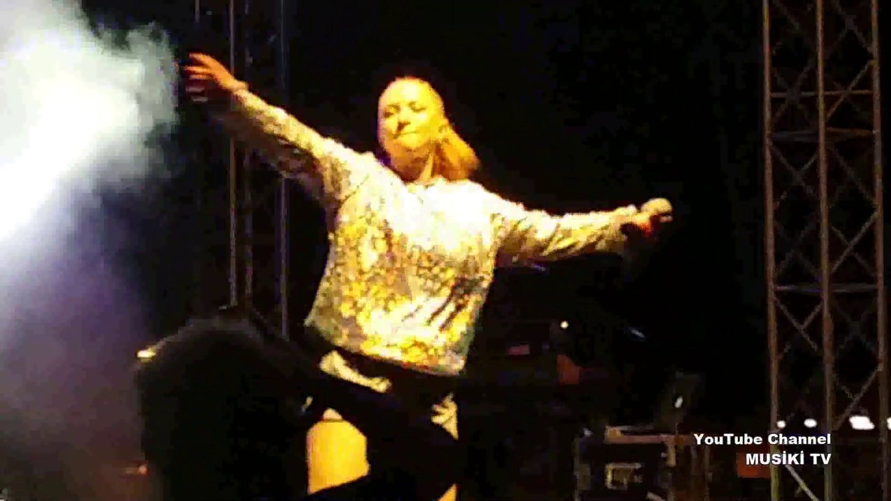 ECE SEÇKİN - Follow Me (Konser/Canlı) @Antalya Sahil Park - HD