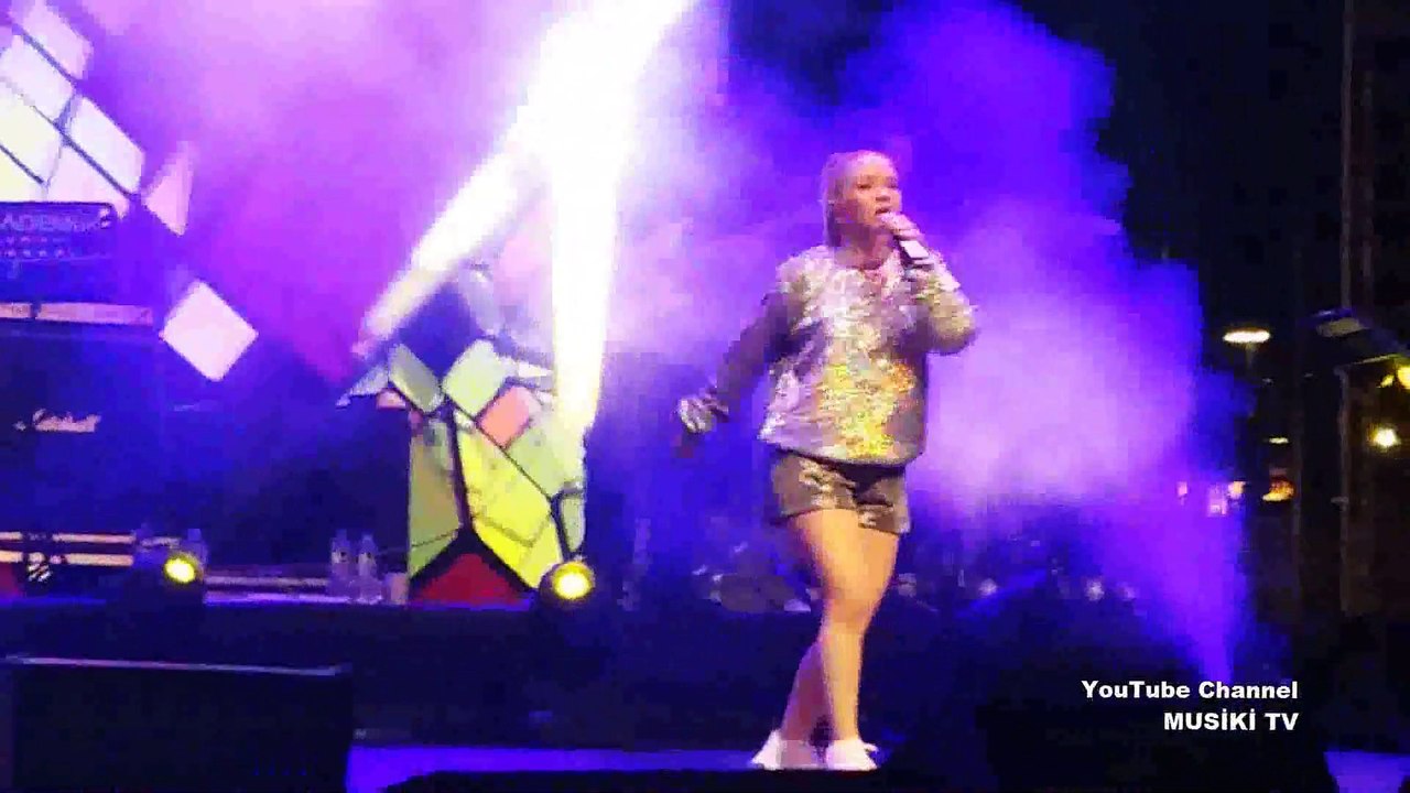 ECE SEÇKİN - Hoşuna mı Gidiyor (Konser/Canlı) @Antalya Sahil Park - HD