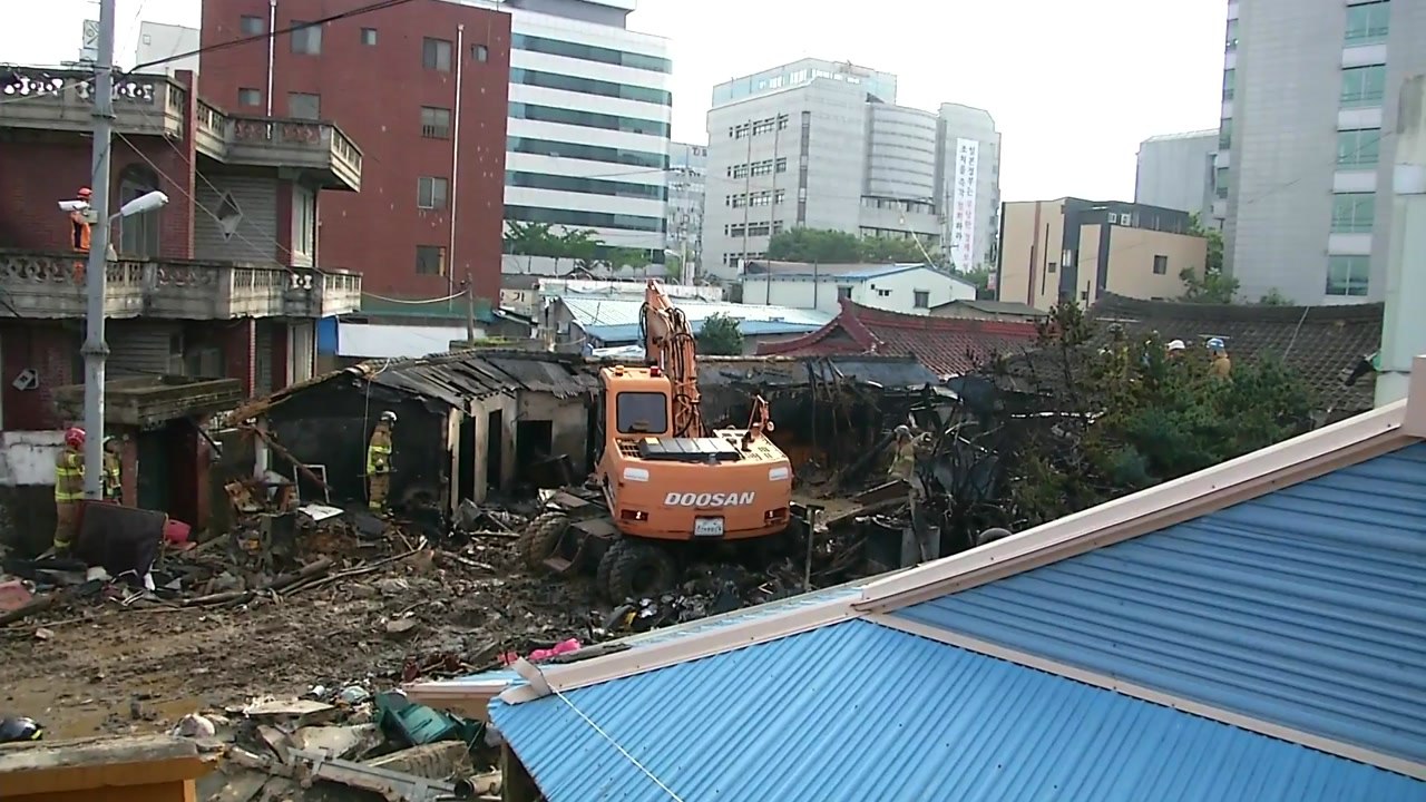 전북 전주 여인숙에서 불...시신 3구 발견 / YTN