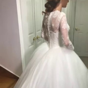 Charming Tulle Jewel Neckline Ball Gown Wedding Dresses With Beaded Lace Appliques