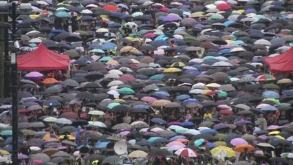 홍콩 대규모 시위 평화롭게 끝나..."170만 명 참가" / YTN