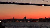 İstanbul'da akşam saatlerinde kızıla bürünen gökyüzü vatandaşları kendine hayran bıraktı