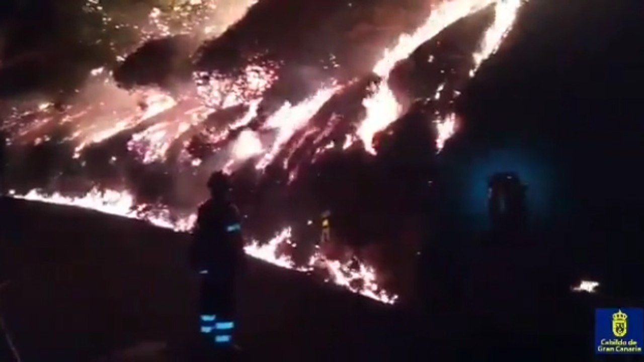El incendio de Gran Canaria, "imparable", quema 3.400 hectáreas