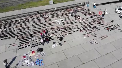 Eminönü'nde sular altında kalan ayakkabılar Yenikapı'da kurumaya bırakıldı