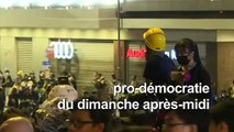 Hong Kong: la manifestation pro-démocratie se poursuit la nuit