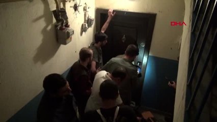 AKSARAY EŞİNİN DAYAĞINDAN, ALT KATIN BALKONUNA ATLAYARAK KURTULDU