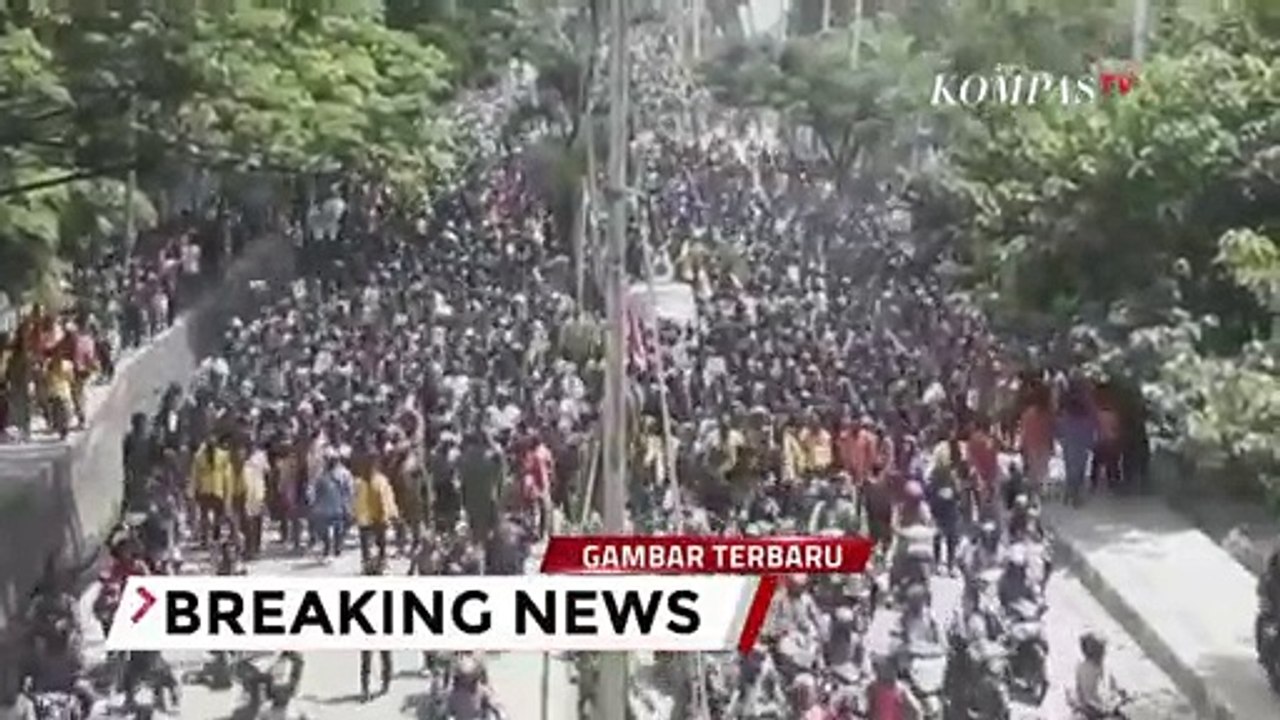 Massa di Jayapura Gelar Long March Menuju Kantor Gubernur dan DPRD Papua