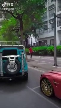 VÍDEO: El asistente de aparcamiento más caro, pero más funcional