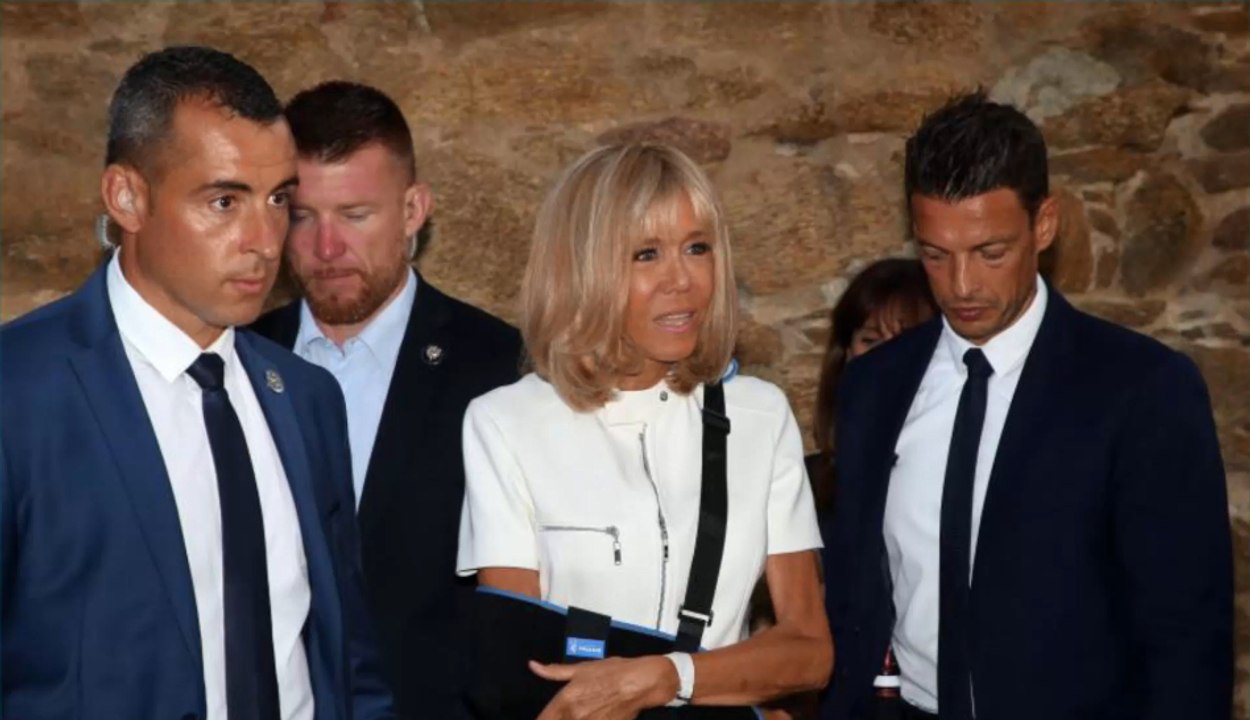 Brigitte Macron victime d’une chute sur un bateau: la Première dame s’est luxé l’épaule