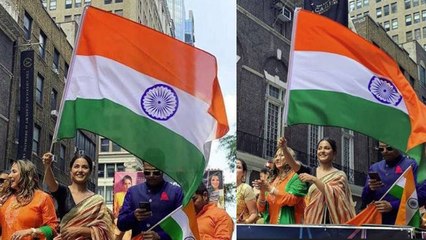 Hina Khan hoist National Flag in New York on Independence Day | FilmiBeat