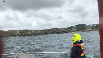 Download Video: Exercice d’hélitreuillage de la SNSM de Douarnenez avec la marine nationale