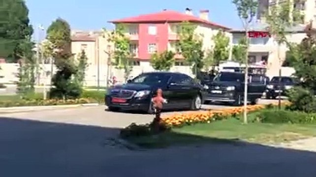 Van Valisi'nin ilk icraatı belediye başkanlığı odasına Erdoğan fotoğrafı asmak oldu