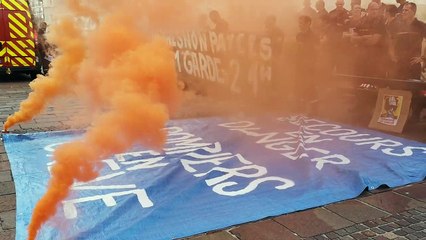 action surprise des pompiers du BAB devant mairie Biarritz