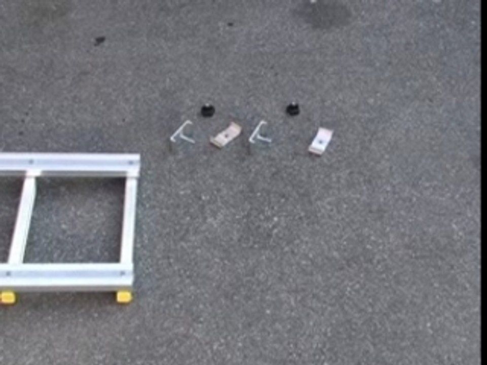 video des echelles aluminium de toit avec ses crochets