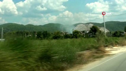 Bahçe temizliği için yakılan ateş bir ev, ahır ve ineği kül etti