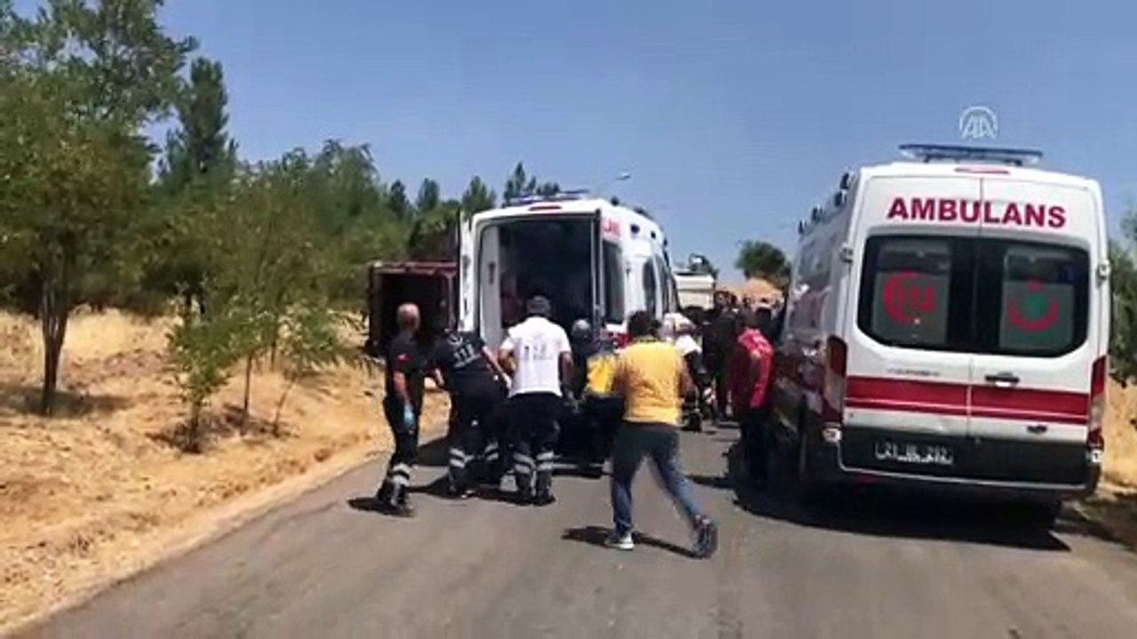 Çöp kamyonu devrildi: 3 yaralı - DİYARBAKIR