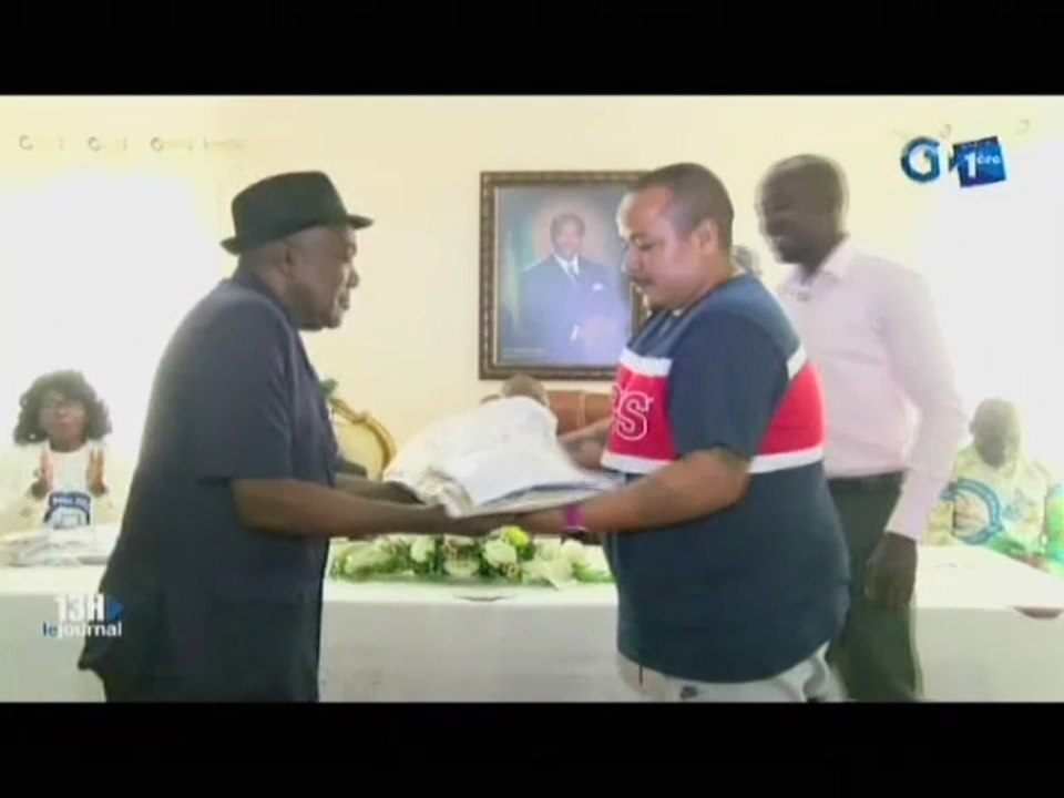 RTG/Remise de tenues et de drapeaux aux auxiliaires de premier arrondissement de Libreville