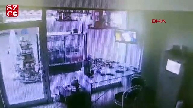 Önce film izledi, sonra tezgahtaki bağış kutusunu çaldı