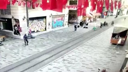 Taksim'de turist kadınlara dehşeti yaşatan sürücü yakalandı... O anlar kamerada