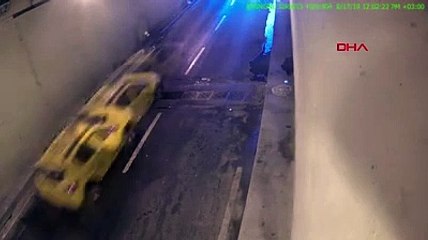 Eminönü'nde sel baskını: Metrelerce su böyle doldu