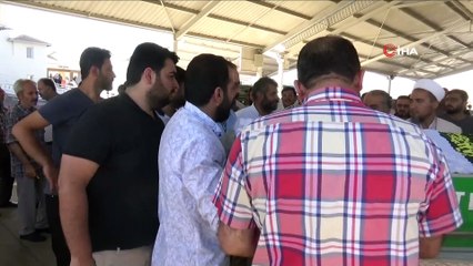 Çocuklar kurtulmuş, anneler hayatını kaybetmişti... Boğularak can veren Elif gözyaşlarıyla son yolculuğuna uğurlandı