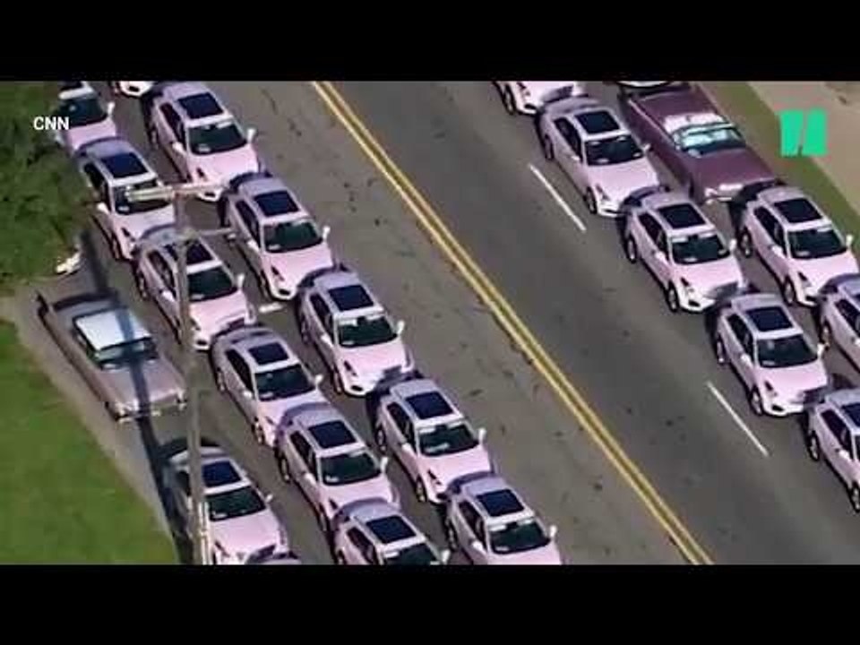 Pourquoi des centaines de Cadillac rose ont composé le cortège funéraire d'Aretha Franklin