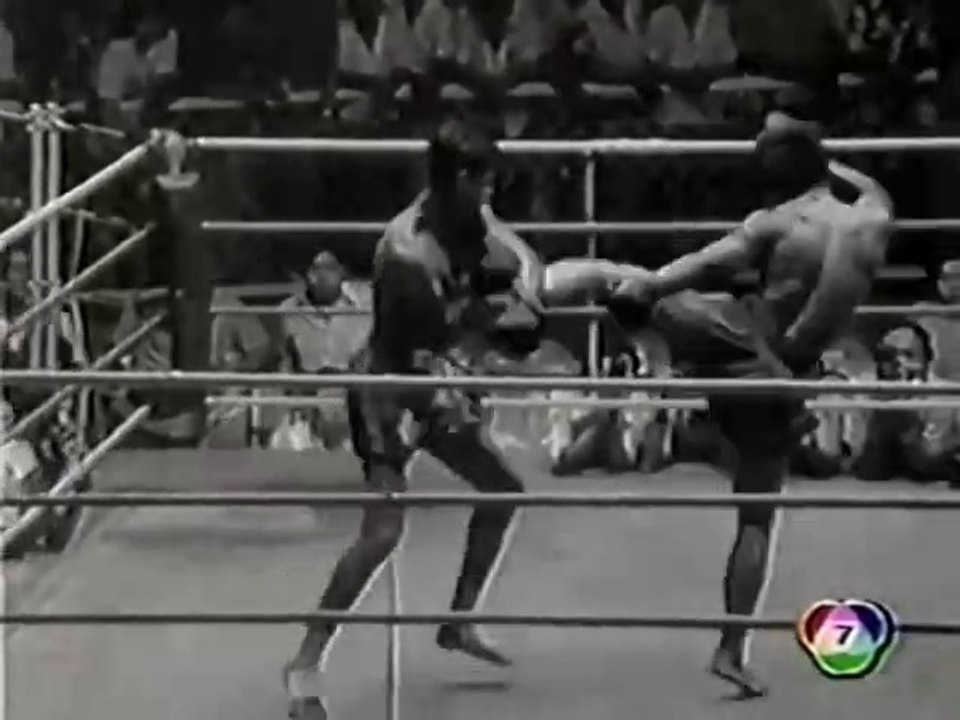 พฤหัส โล่ห์เงิน VS แสงศักดา กิตติเกษม Paruahat VS Sangsakda