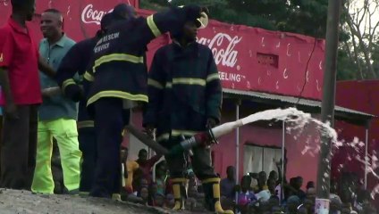 Explosão de caminhão-tanque deixa vários mortos em Uganda