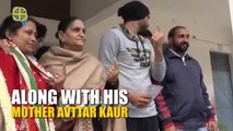 The Quint: Harbhajan Singh, Mother Arrive to Cast Vote