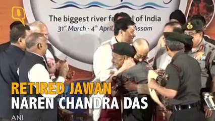 The Dalai Lama Embraces Jawan Who Escorted him to India