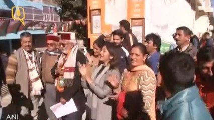 Скачать видео: BJP Supporters in Shimla Celebrate the Party's Victory