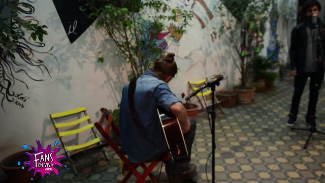 Maxi Espindola y Agus Bernasconi cantan Aquí estoy yo - Fans En Vivo #52