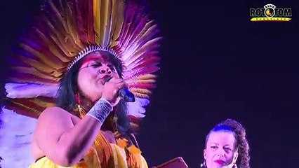 La activista  SONIA GUAJAJARA se dirige al publico del Rototom Sunsplash @ Main Stage 2019