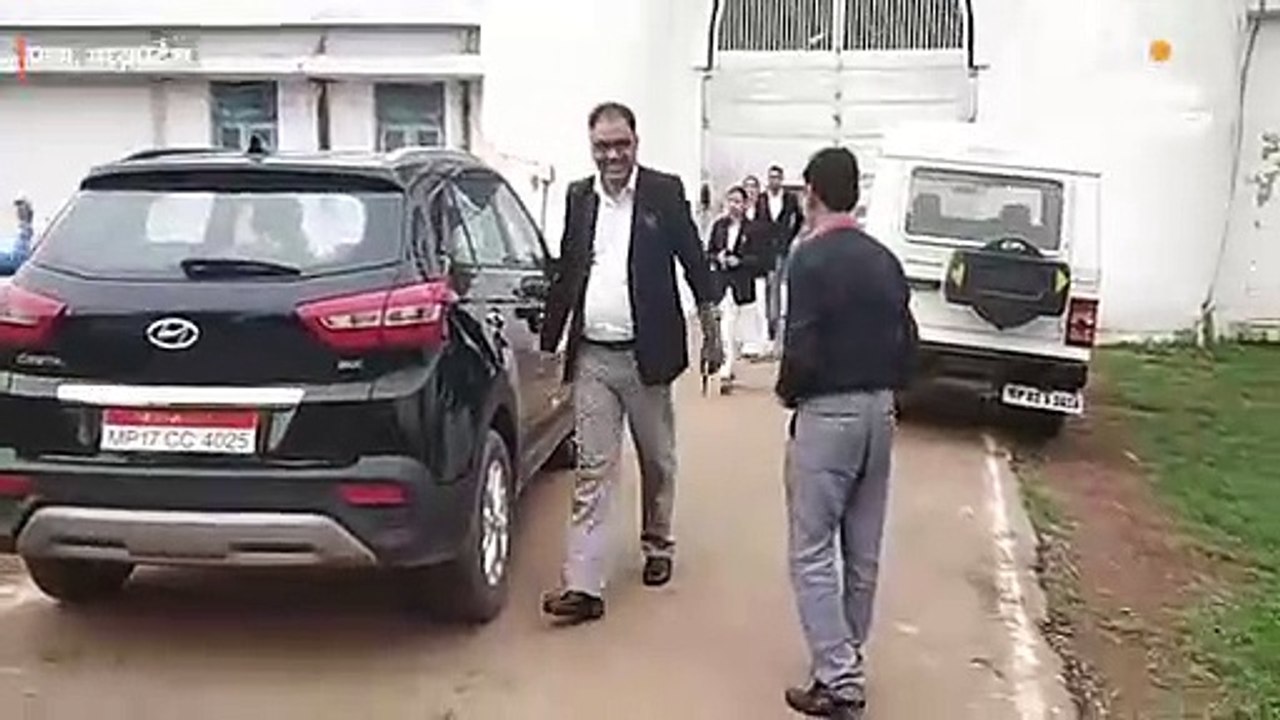 पन्ना जेल में बंद दुष्कर्म के आरोपी ने खिड़की से तौलिया बांधकर लगाया फंदा, मौत