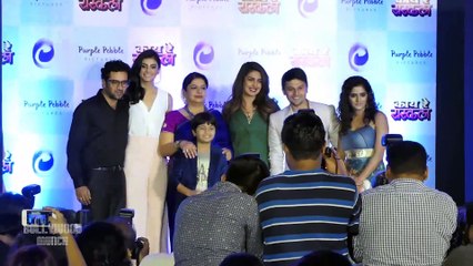 Gossip - Priyanka Chopra Dazzles At Times Square NYC