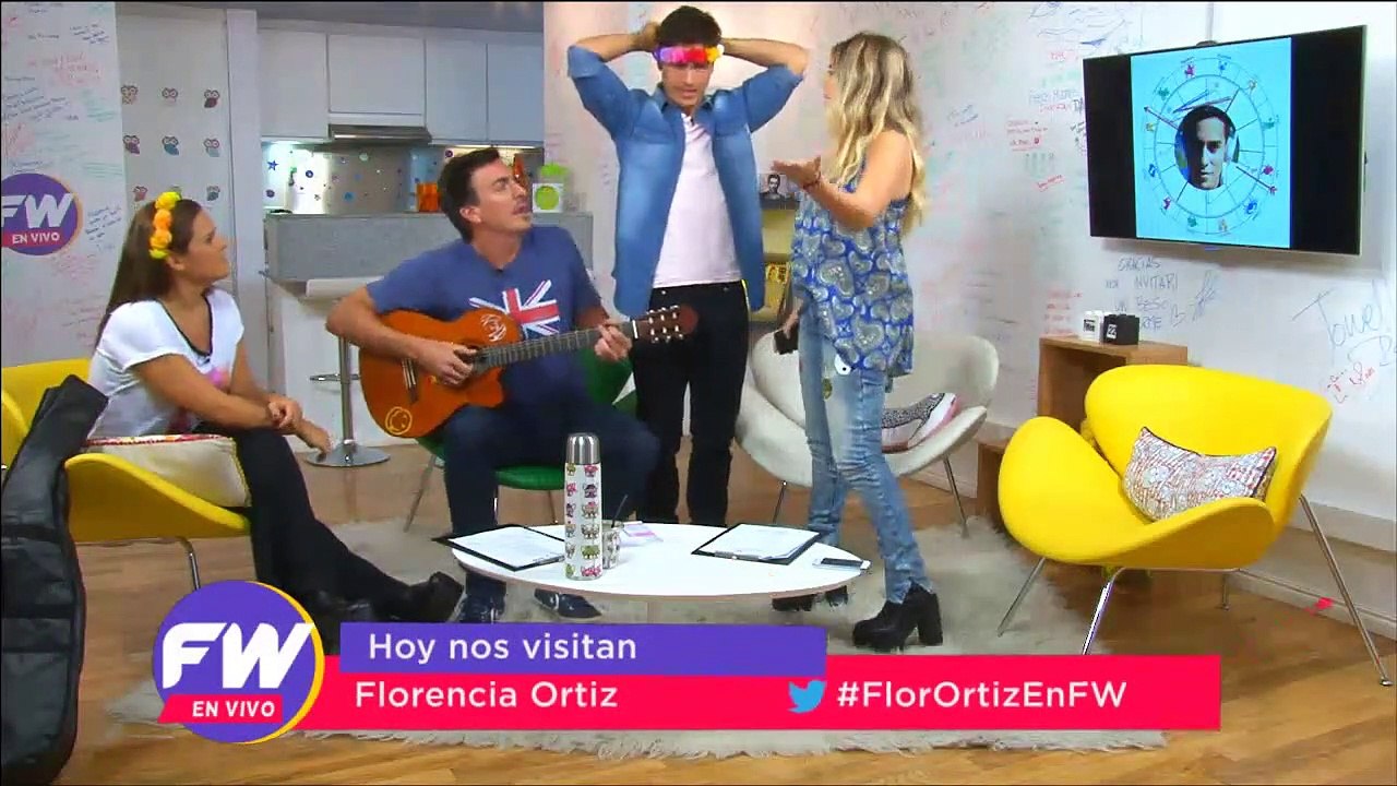 Joe Fernandez cantando