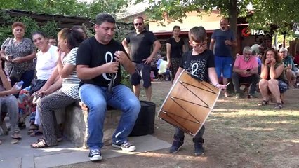 Minik Ali'den profesyonellere taş çıkartacak 'davul' performansı