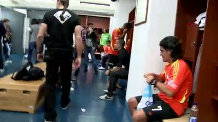 Burrito Ortega le pide un autógrafo a Messi en el vestuario