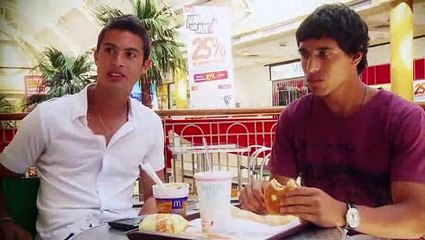 Alejandro Barbaro y Diego Molina se desafían a un partido de bowling