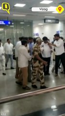 下载视频: YSR Congress Chief Jagan Mohan Reddy Attacked at Vizag Airport