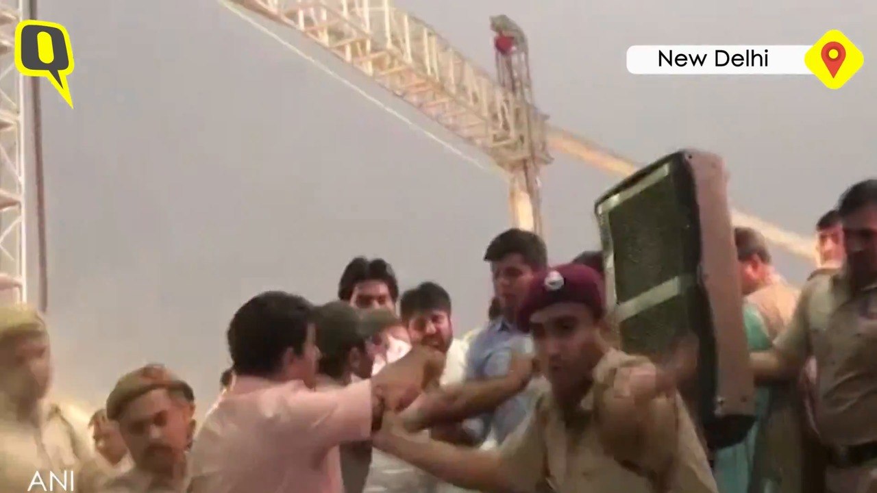 AAP MLA Amanatullah Khan Pushes BJP MP Manoj Tiwari at Signature Bridge Inauguration