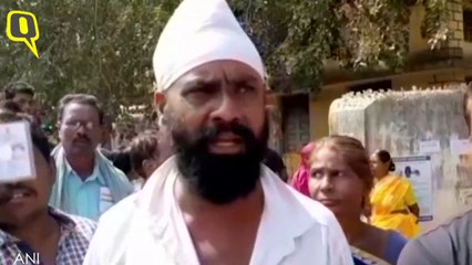 Скачать видео: Voters in Jagdalpur protest alleging their names are not on the voting list.